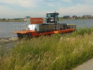 Extra maaiboot in Oldambtmeer Extra maaiboot in Oldambtmeer